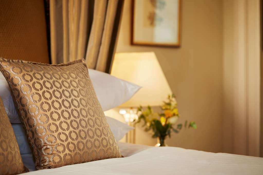 Macdonald Kilhey Court Hotel Wigan Room photo