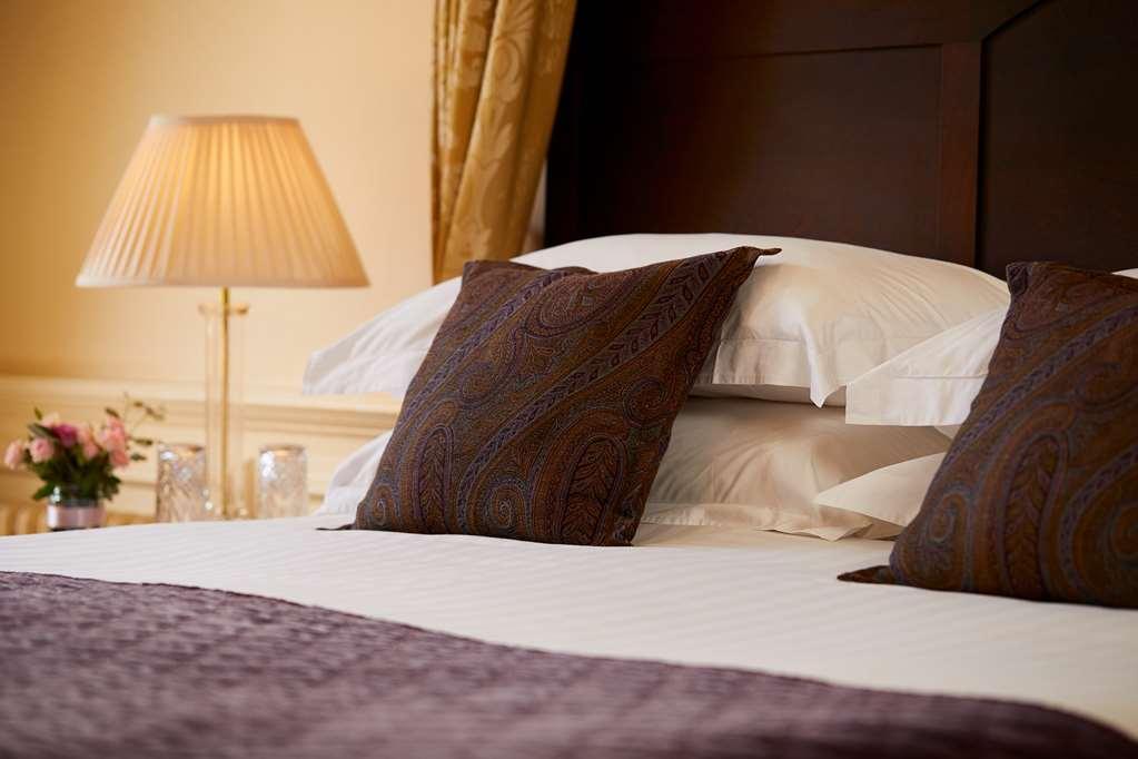 Macdonald Kilhey Court Hotel Wigan Room photo